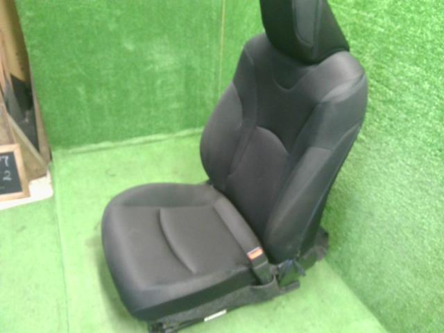 プリウス DAA-ZVW55 ドライバーシート 運転席 右フロント インフレーター欠品 71073-47C60-C5 自社品番250013