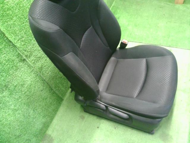 プリウス DAA-ZVW55 ドライバーシート 運転席 右フロント インフレーター欠品 71073-47C60-C5 自社品番250013