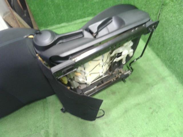 プリウス DAA-ZVW55 ドライバーシート 運転席 右フロント インフレーター欠品 71073-47C60-C5 自社品番250013