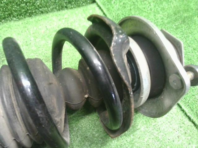 タント CBA-L385S 右フロントストラット 右Ｆストラット 運転席側 ショウワ 48510-B2810 自社品番250016