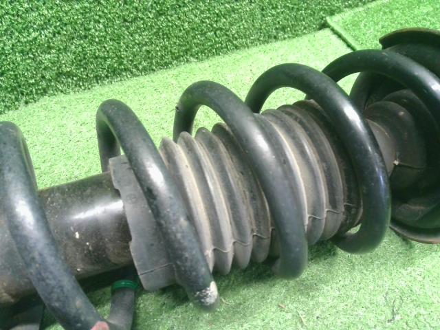 タント CBA-L385S 右フロントストラット 右Ｆストラット 運転席側 ショウワ 48510-B2810 自社品番250016