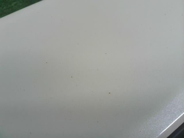 インプレッサ DBA-GT7 リアバンパー　Rバンパー　リフレクター　 57703FL230W6 自社品番250017　色K1X