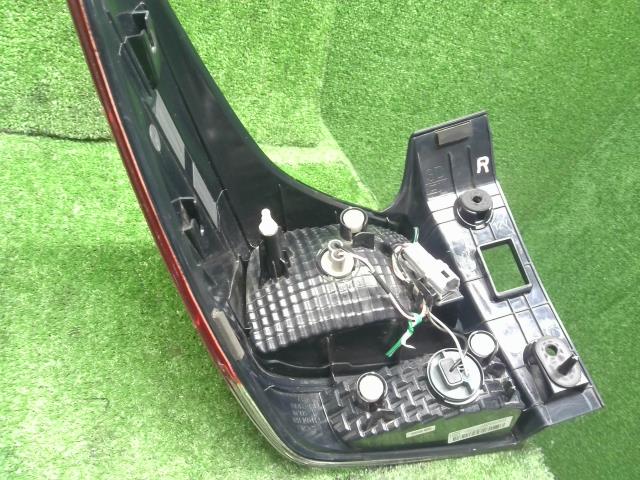 インプレッサ DBA-GT7 右テールランプ LED　テールライト　FBM-924-22　84912FL041 自社品番250017