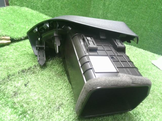 インプレッサ DBA-GT7 左側エアコン吹出口　助手席側　AC吹き出し口 66110FL130 自社品番250017