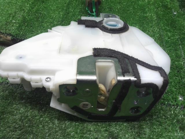 ＣＲ−Ｚ DAA-ZF1 右フロントドアロック インナーハンドル　運転席側　72110-SZT-J02 自社品番250021