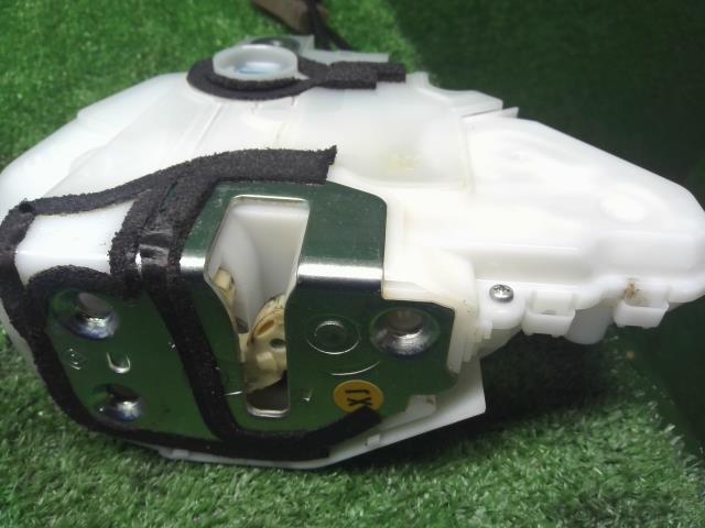 ＣＲ−Ｚ DAA-ZF1 左フロントドアロック インナーハンドル　助手席側　72150-SZT-J02 自社品番250021