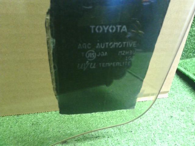 ラクティス DBA-NCP120 左フロントドアガラス 助手席側　68120-52420 自社品番250022