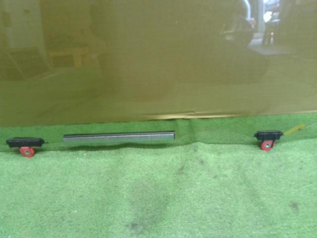 ラクティス DBA-NCP120 左フロントドアガラス 助手席側　68120-52420 自社品番250022