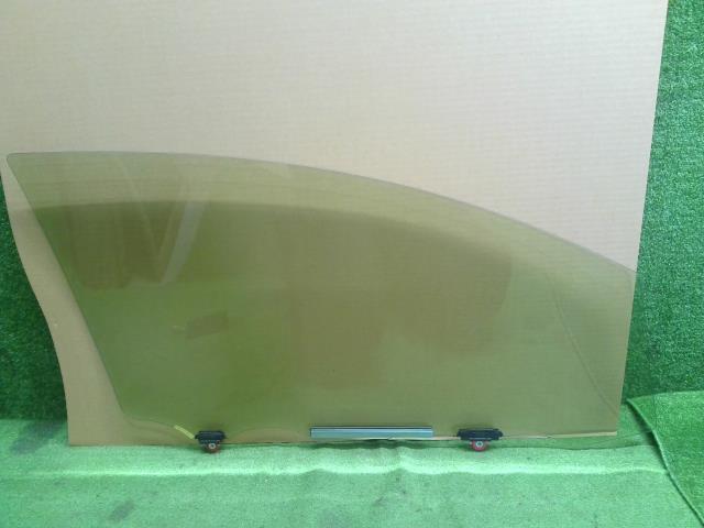 ラクティス DBA-NCP120 左フロントドアガラス 助手席側　68120-52420 自社品番250022