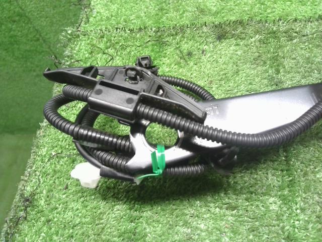 ラクティス DBA-NCP120 ドライバーシートベルトキャッチ　運転席側　右フロントシートベルトバックル 73230-52550-C0 自社品番250022