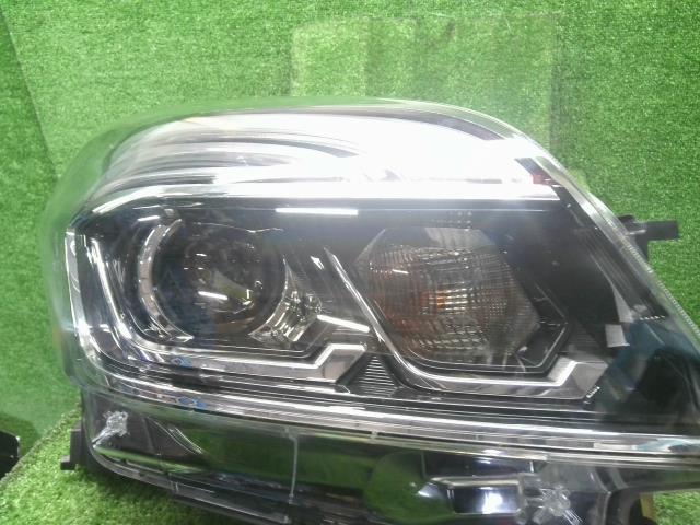 デイズルークス DBA-B21A 右ヘッドランプ　右ヘッドライト　LED　コイト100-67111　 運転席側　26010-6A02L 自社品番250024