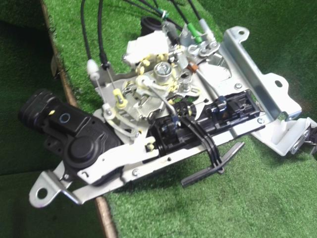 デイズルークス DBA-B21A 右リアドアロック イージークローザー　82503-6A01J 自社品番250024