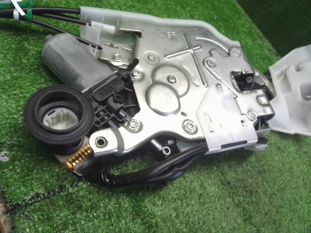 デイズルークス DBA-B21A 右リアドアロック イージークローザー　82503-6A01J 自社品番250024