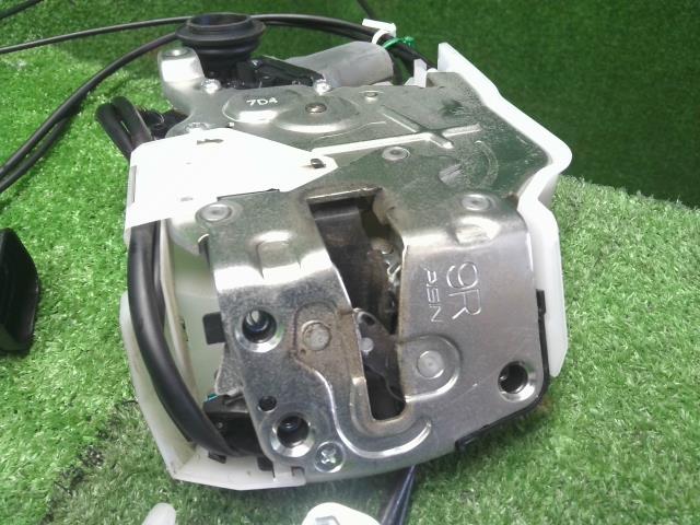 デイズルークス DBA-B21A 右リアドアロック イージークローザー　82503-6A01J 自社品番250024