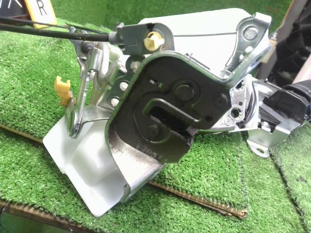 デイズルークス DBA-B21A 左リアドアロック イージークローザー　82503-6A01G 自社品番250024