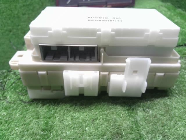 デイズルークス DBA-B21A 室内用　ヒューズボックス 24352-6A01B 自社品番250024