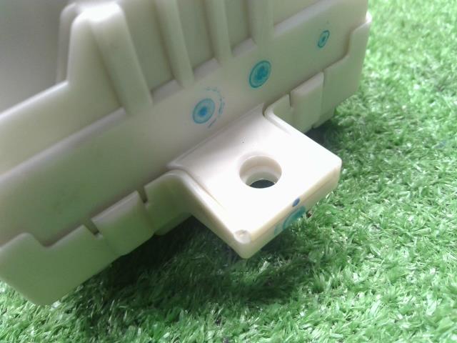 デイズルークス DBA-B21A 室内用　ヒューズボックス 24352-6A01B 自社品番250024