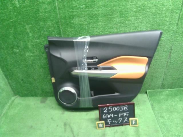 【中古】キックス 6AA-P15 右フロントドアトリム 内張り  自社品番250038 XDN