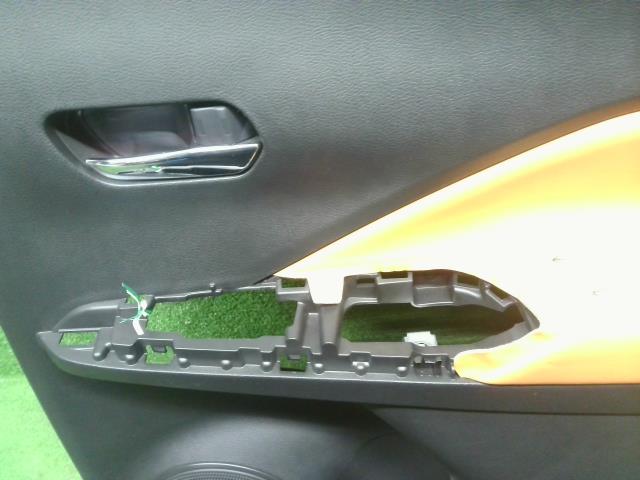 【中古】キックス  6AA-P15 右リアドアトリム 内張り  自社品番250038 XDN