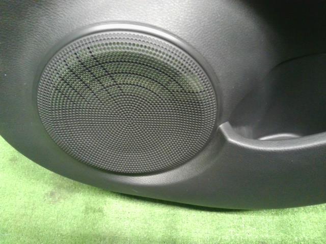 【中古】キックス  6AA-P15 右リアドアトリム 内張り  自社品番250038 XDN