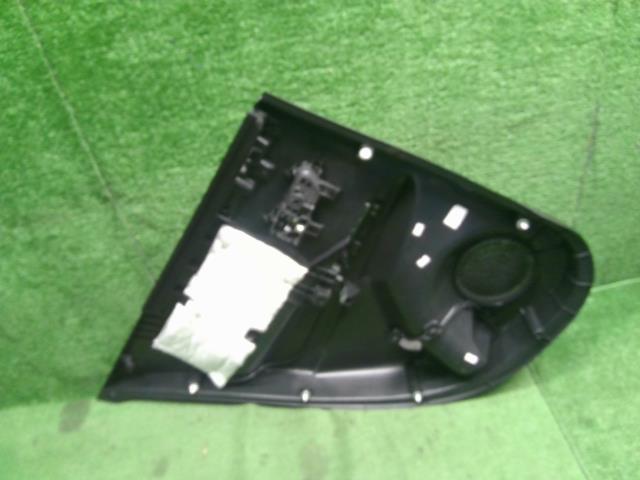 【中古】キックス  6AA-P15 右リアドアトリム 内張り  自社品番250038 XDN