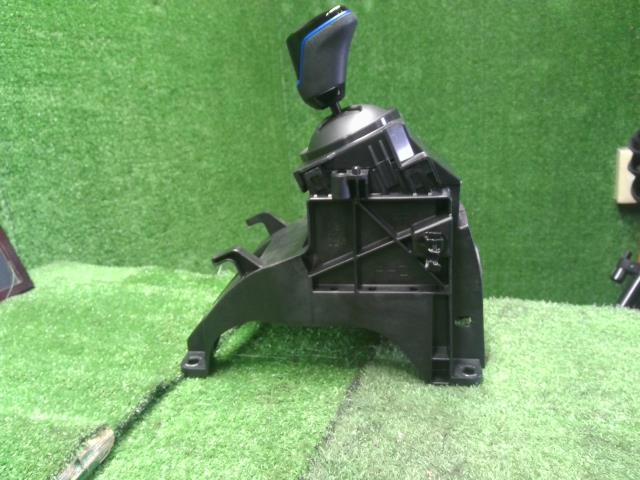 【中古】6AA-P15 キックス シフトレバー セレクトレバー　フロアシフト　自社品番250038