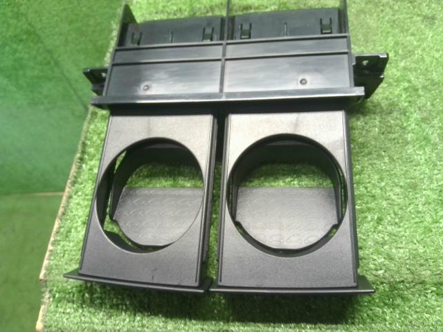 コルトプラス DBA-Z24W 純正 ドリンク カップホルダー MR962100XA 自社品番250040
