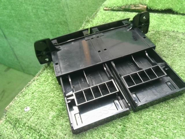 コルトプラス DBA-Z24W 純正 ドリンク カップホルダー MR962100XA 自社品番250040