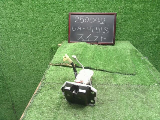 スイフト UA-HT51S バックドア　リアゲート　ドアロック 82510-80G10 自社品番250042
