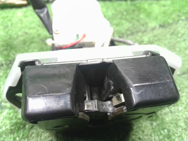 スイフト UA-HT51S バックドア　リアゲート　ドアロック 82510-80G10 自社品番250042