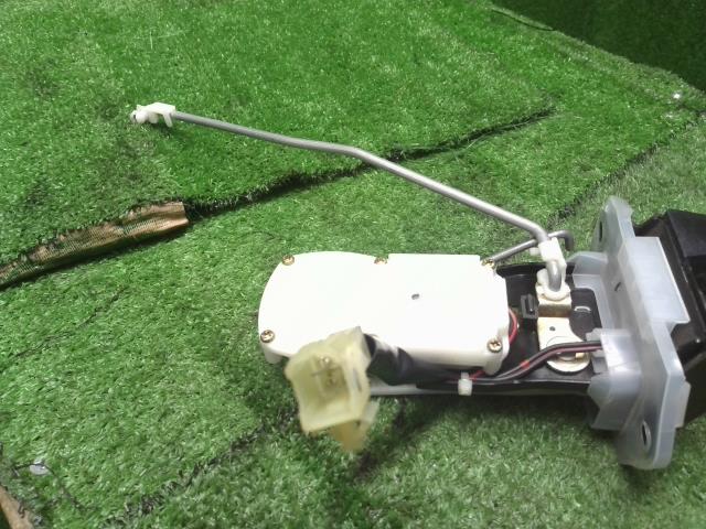 スイフト UA-HT51S バックドア　リアゲート　ドアロック 82510-80G10 自社品番250042