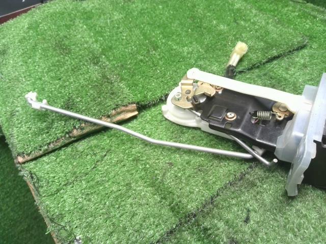 スイフト UA-HT51S バックドア　リアゲート　ドアロック 82510-80G10 自社品番250042