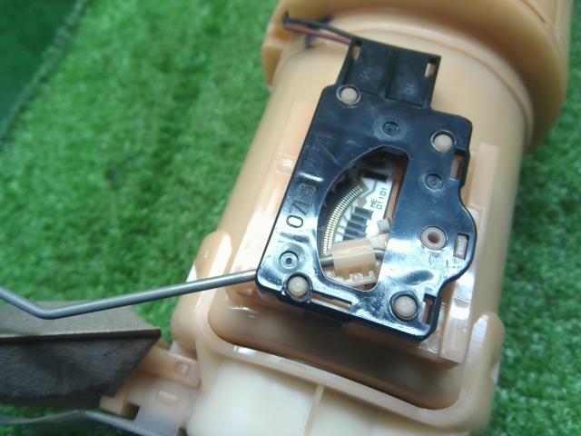 エブリィ EBD-DA64V フューエルポンプ タンク内燃料ポンプ　MITSUBISHI 15100-68812 自社品番250045