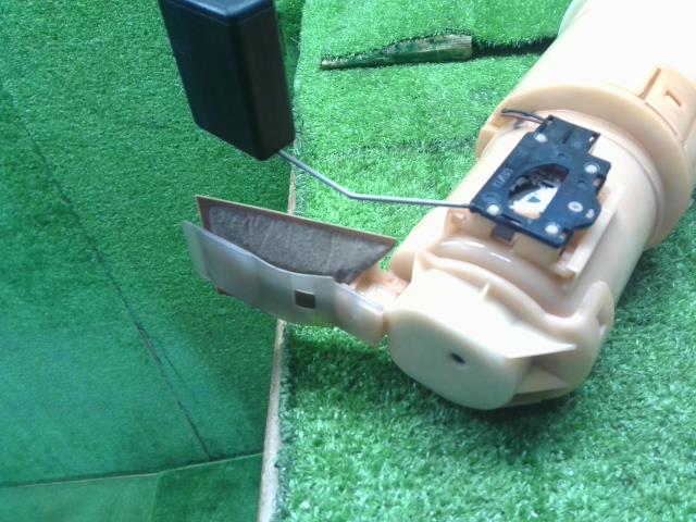 エブリィ EBD-DA64V フューエルポンプ タンク内燃料ポンプ　MITSUBISHI 15100-68812 自社品番250045