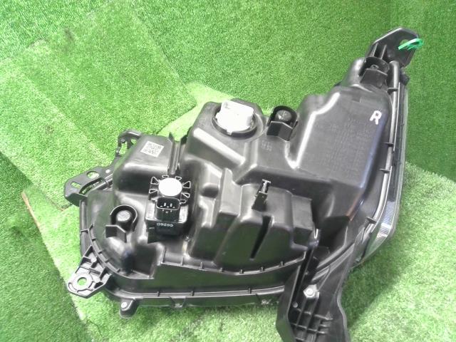 Ｎ−ＢＯＸ DBA-JF3 右ヘッドランプ　右ヘッドライト　運転席側　スタンレーW3106　LED 33100-TTA-J01 自社品番250050