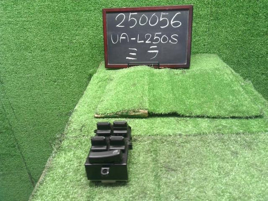 ミラ UA-L250S パワーウインドウスイッチ PWスイッチ 右フロントドア用 TOKAIRIKA514936 84802-B2040-030 自社品番250056