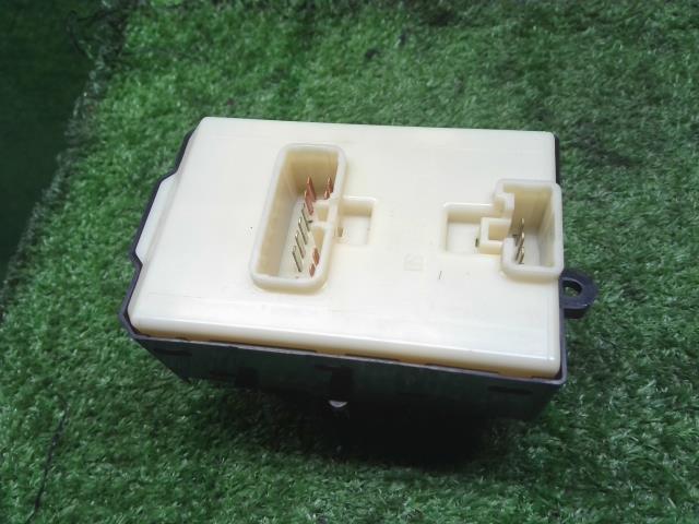 ミラ UA-L250S パワーウインドウスイッチ PWスイッチ 右フロントドア用 TOKAIRIKA514936 84802-B2040-030 自社品番250056