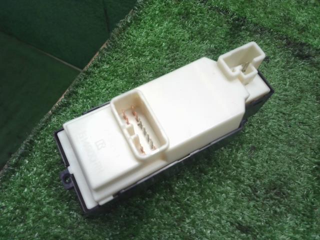 ムーヴ UA-L150S パワーウインドウスイッチ　PWスイッチ 84820-B2010 自社品番250058