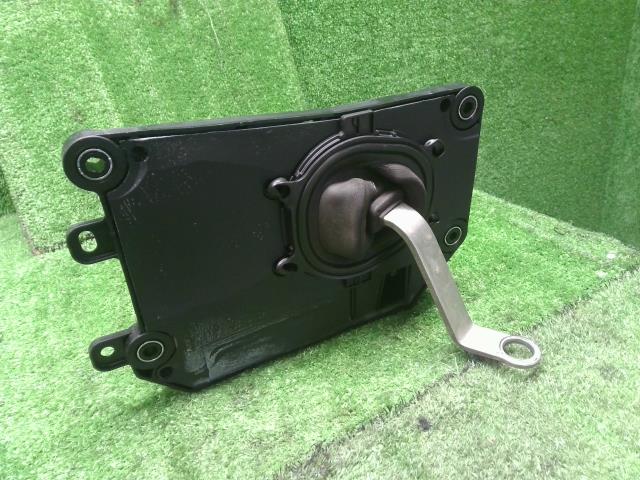 【中古】レクサス LS460 DBA-USF40 シフトレバー 33550-50570 自社品番250060 1J7