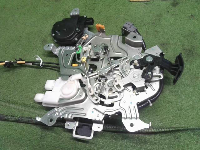 【中古】フリード DAA-GP3 左リアドアロック 72655-SYY-003 自社品番250073 B578M