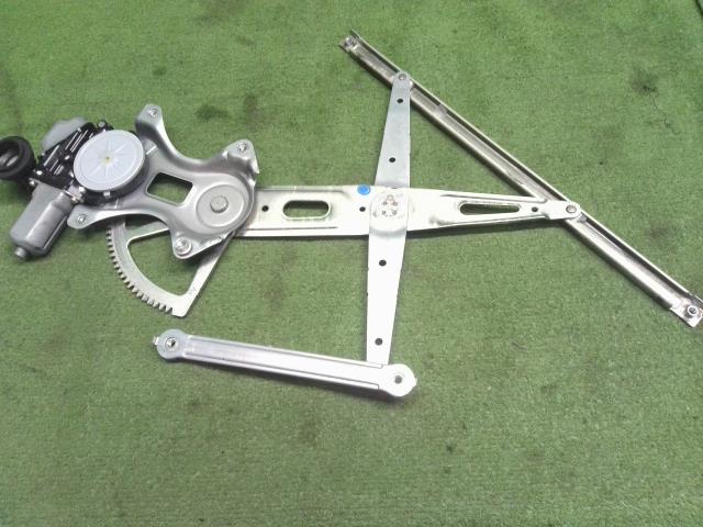 【中古】プリウス DAA-ZVW30 左フロントドアレギュレーターモーター 69802-52070 自社品番250076 070