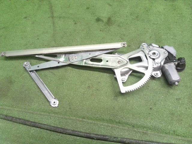 【中古】プリウス DAA-ZVW30 左フロントドアレギュレーターモーター 69802-52070 自社品番250076 070