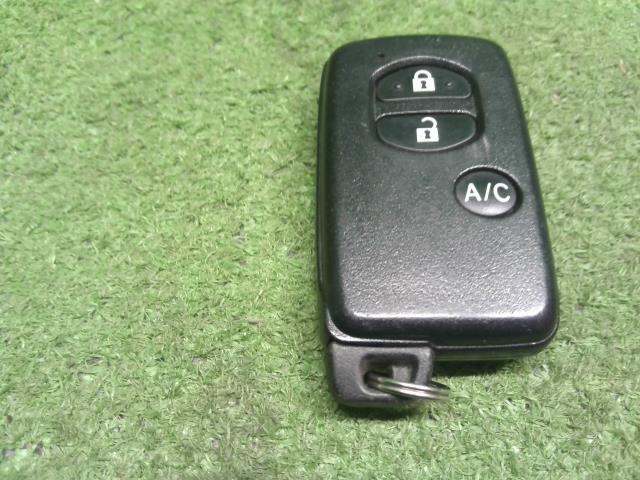 【中古】プリウス DAA-ZVW30 キーレスリモコン スマートキー 89904-47160 自社品番250076 070