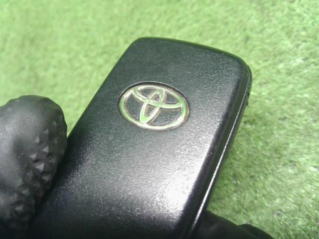 【中古】プリウス DAA-ZVW30 キーレスリモコン スマートキー 89904-47160 自社品番250076 070