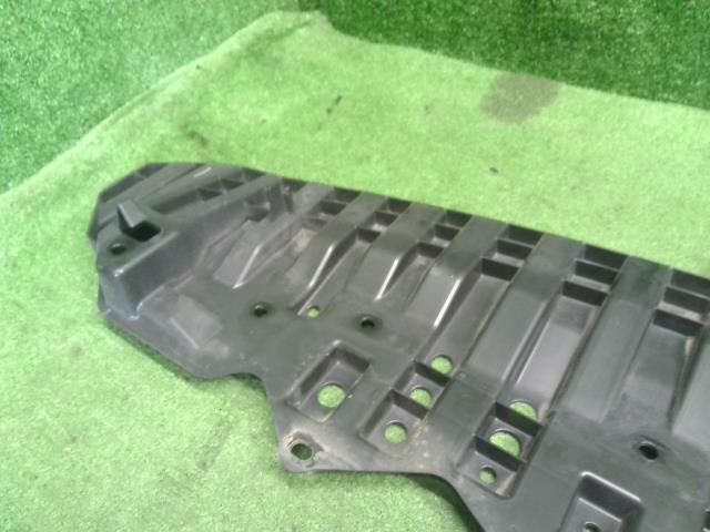 【中古】アクア DAA-NHP10 フロントバンパーアブソーバー 52618-52050 自社品番250083 209