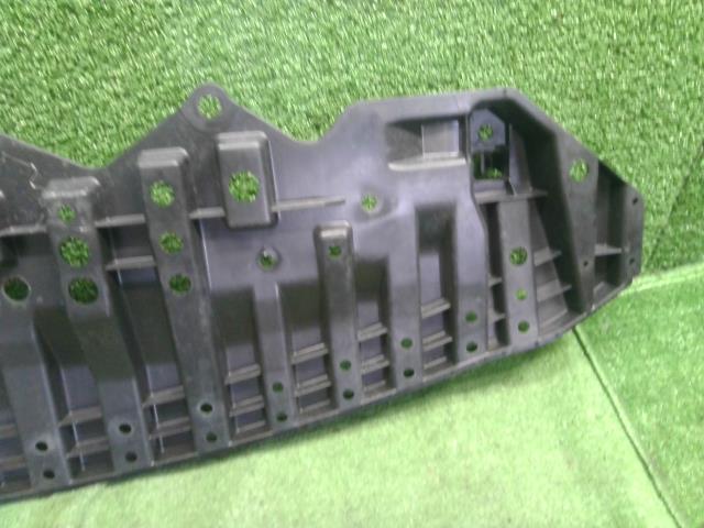 【中古】アクア DAA-NHP10 フロントバンパーアブソーバー 52618-52050 自社品番250083 209