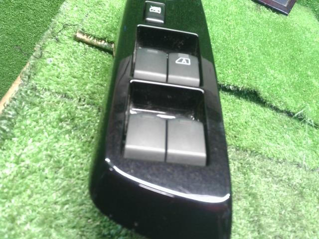 【中古】ルークス 4AA-B48A パワーウインドウ PWスイッチ  自社品番250086 P26