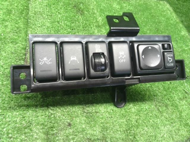 【中古】NV150 ＡＤ DBF-VY12 運転席スイッチパネル 25570-CT01C 自社品番250087 QM1