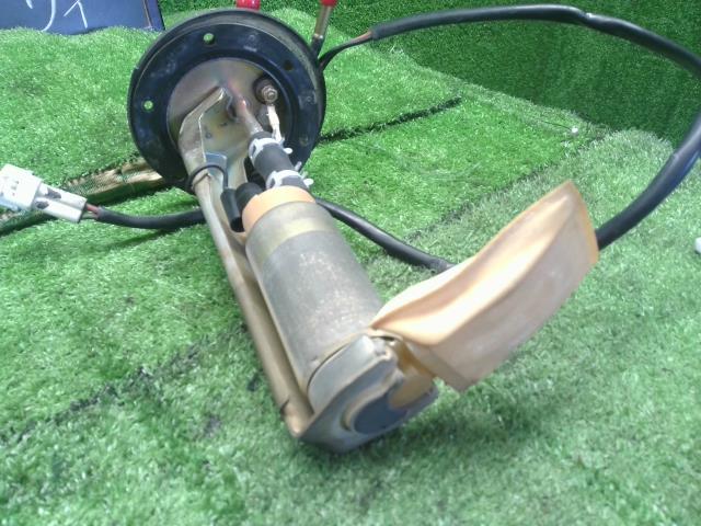 【中古】エブリィ V-DE51V フューエルポンプ 15100-57F00 自社品番250092 26U