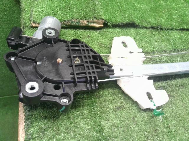 【中古】アコード DAA-CR6 右リアドアレギュレーターモーター 72710-T2A-A11 自社品番250097 NH788P